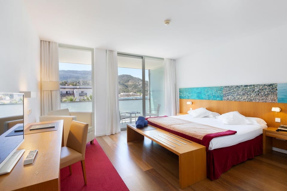 Bed, Photo of the whole room