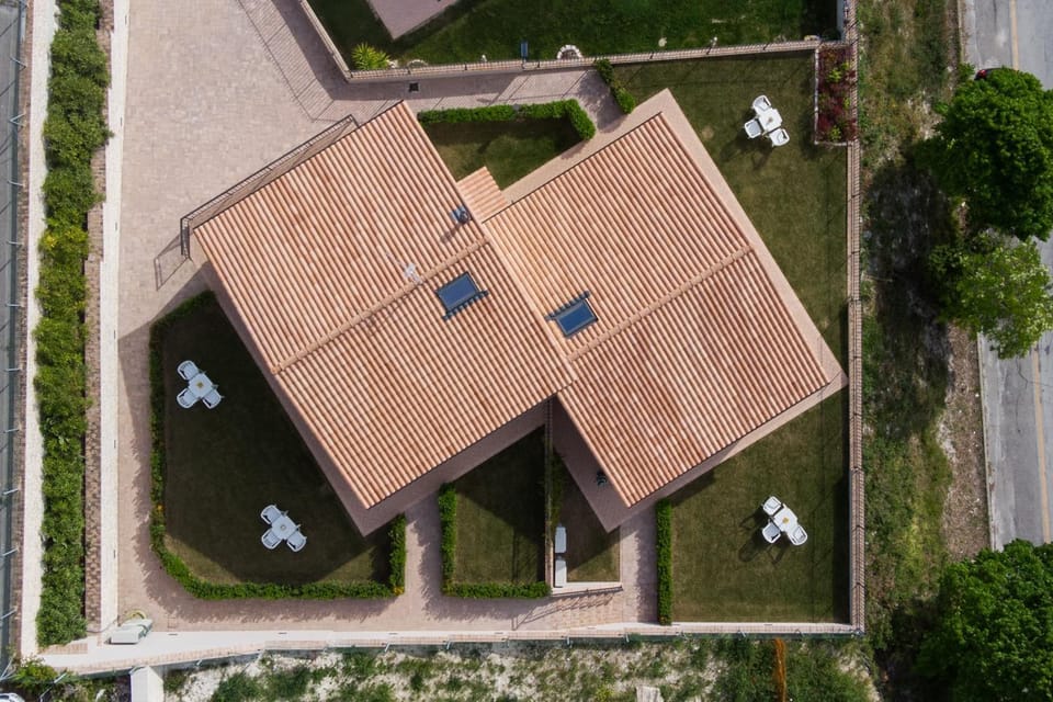 Neighbourhood, Bird's eye view, Street view