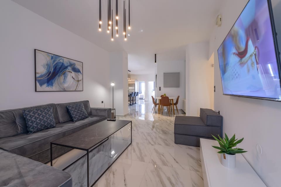 TV and multimedia, Living room, Seating area