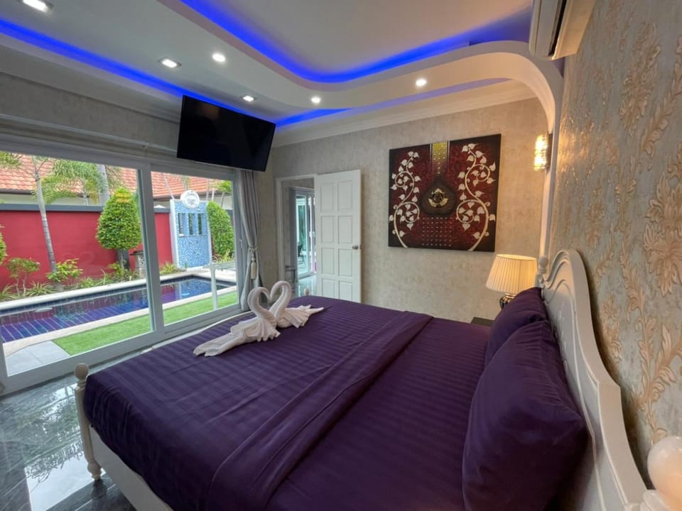 Bedroom, Pool view