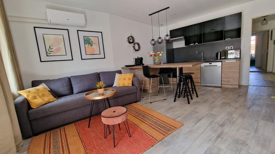 Kitchen or kitchenette, Living room, Dining area