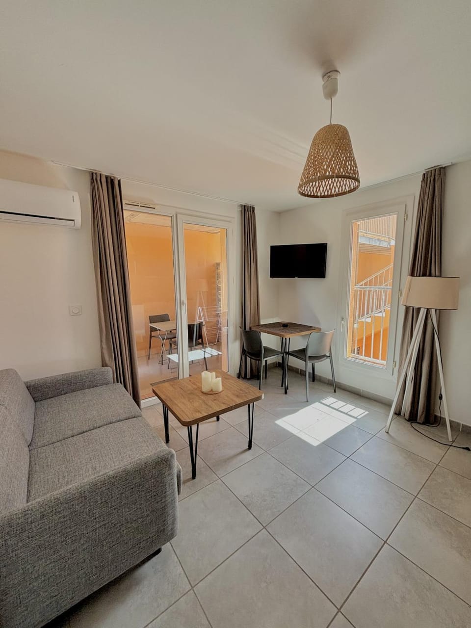 Communal lounge/ TV room, Living room