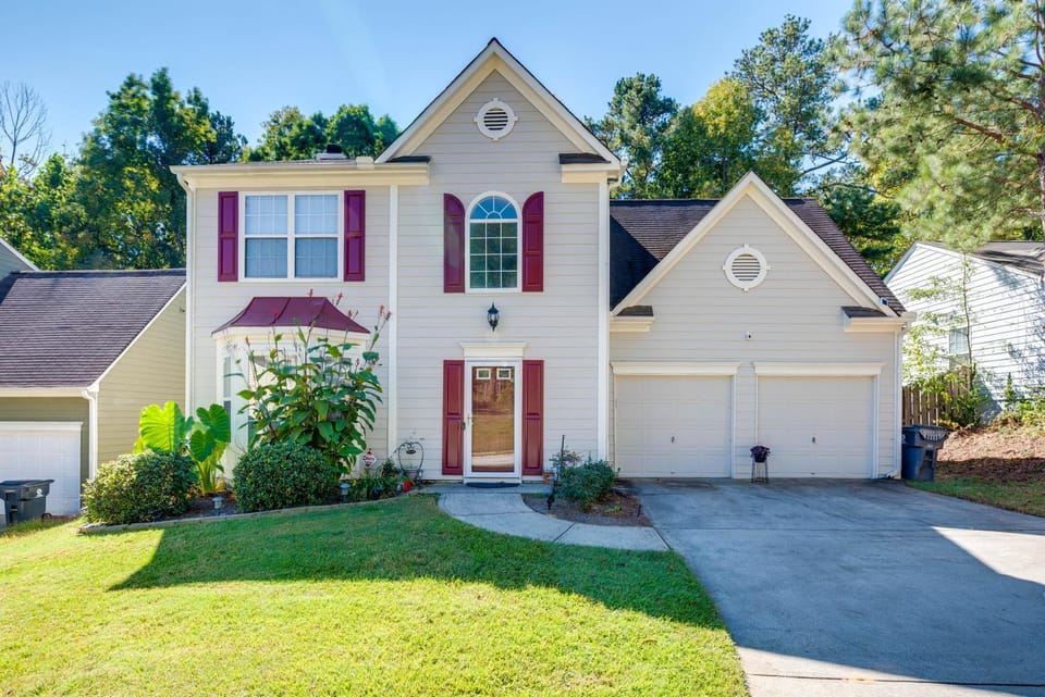 Atlanta Area Home w/ Yard ~ 2 Mi to Six Flags House in Lithia Springs