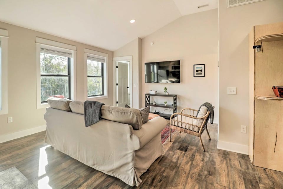 Bright Crozet Apartment w/ Mountain Views! Apartment in Shenandoah Valley