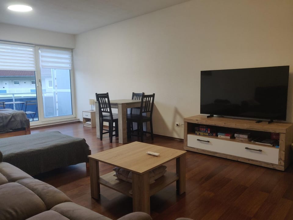 TV and multimedia, Living room, Dining area