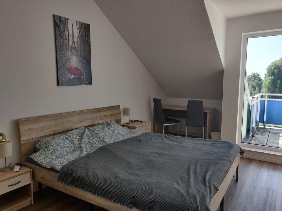 Photo of the whole room, Bedroom