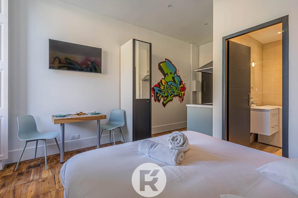 Bed, Photo of the whole room