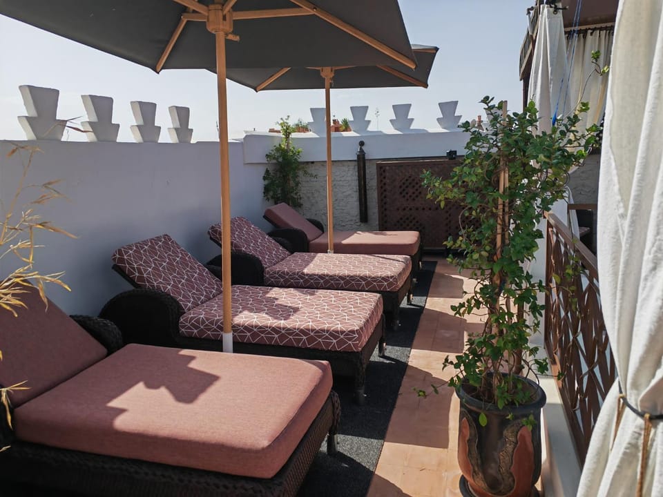 View (from property/room), Balcony/Terrace, Seating area, sunbed