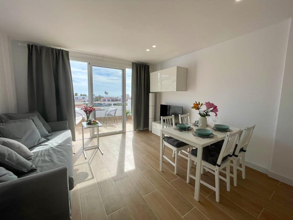 View (from property/room), Living room, Seating area, Dining area