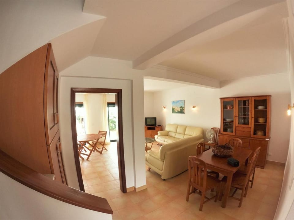TV and multimedia, Seating area, Dining area