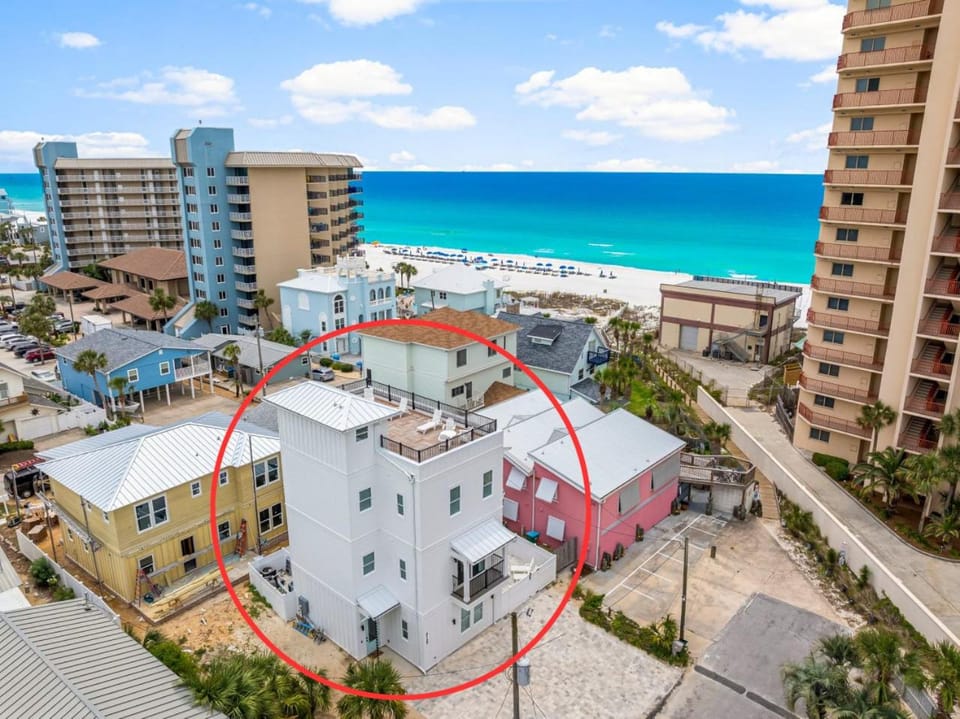Sunrise Terrace - Pool - Beach Access - Rooftop Deck House in Lower Grand Lagoon