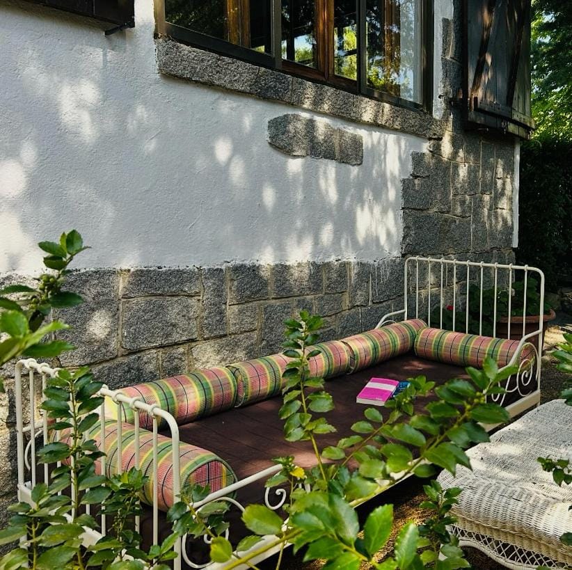 Day, Garden, Seating area, Garden view