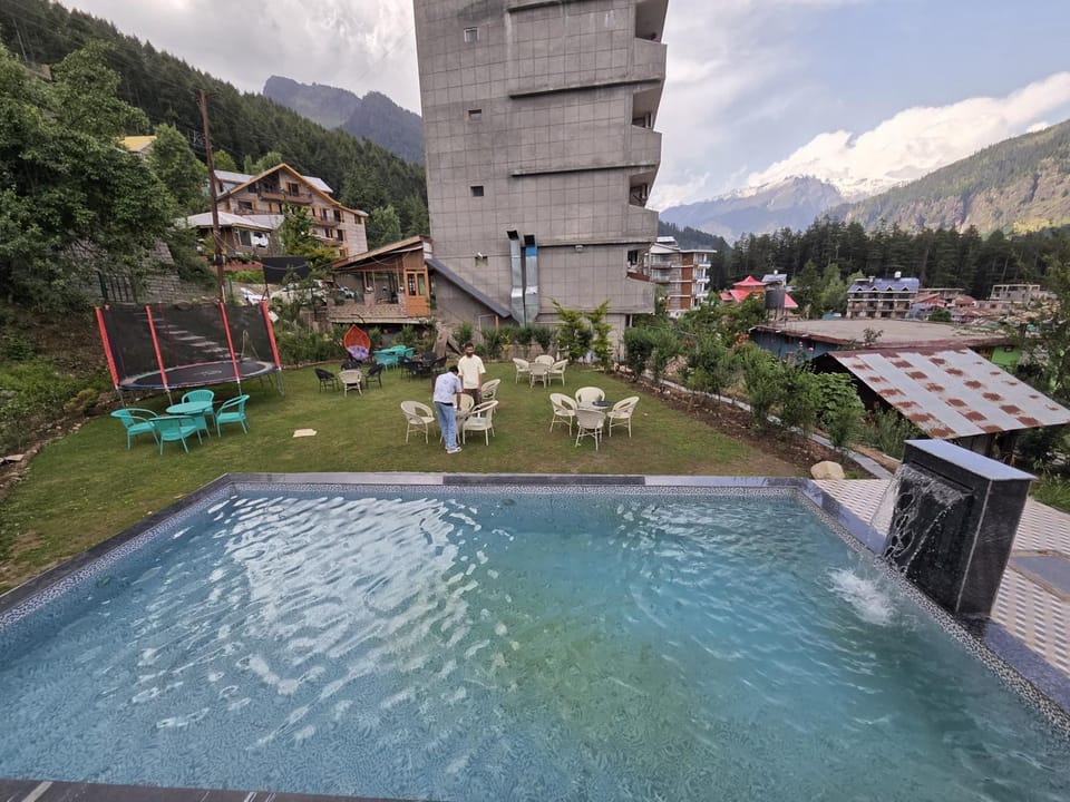 Swimming pool
