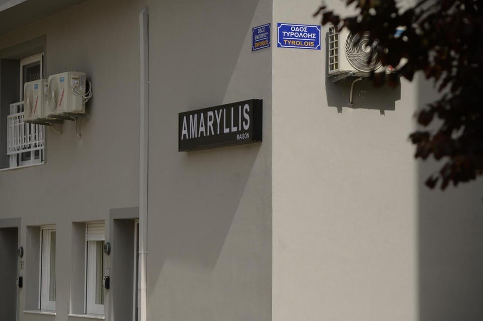 Day, Property logo or sign, Logo/Certificate/Sign, Text overlay, Street view