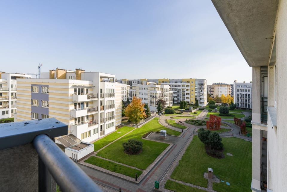 Property building, Neighbourhood, Balcony/Terrace