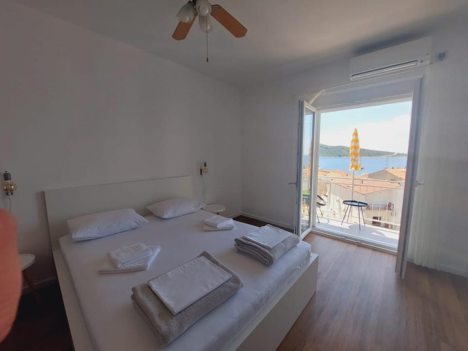 Bed, Photo of the whole room, Bedroom, Sea view