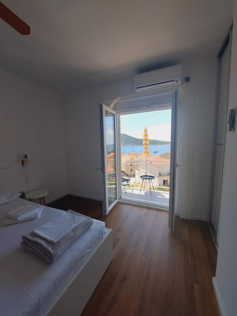 Bed, Photo of the whole room, Bedroom, Sea view