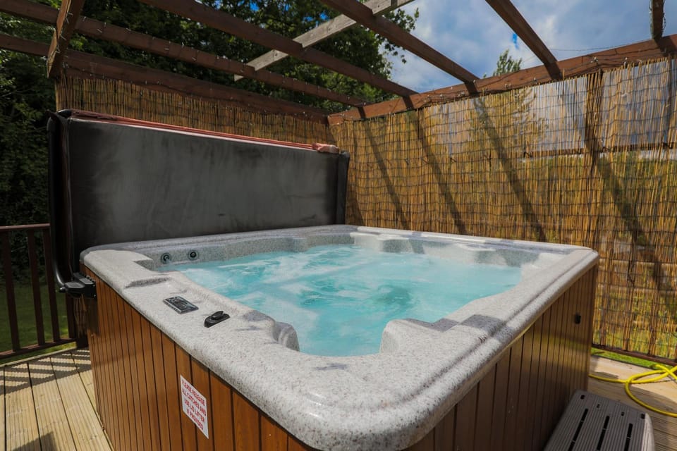 Day, Hot Tub, Hot Tub, Swimming pool