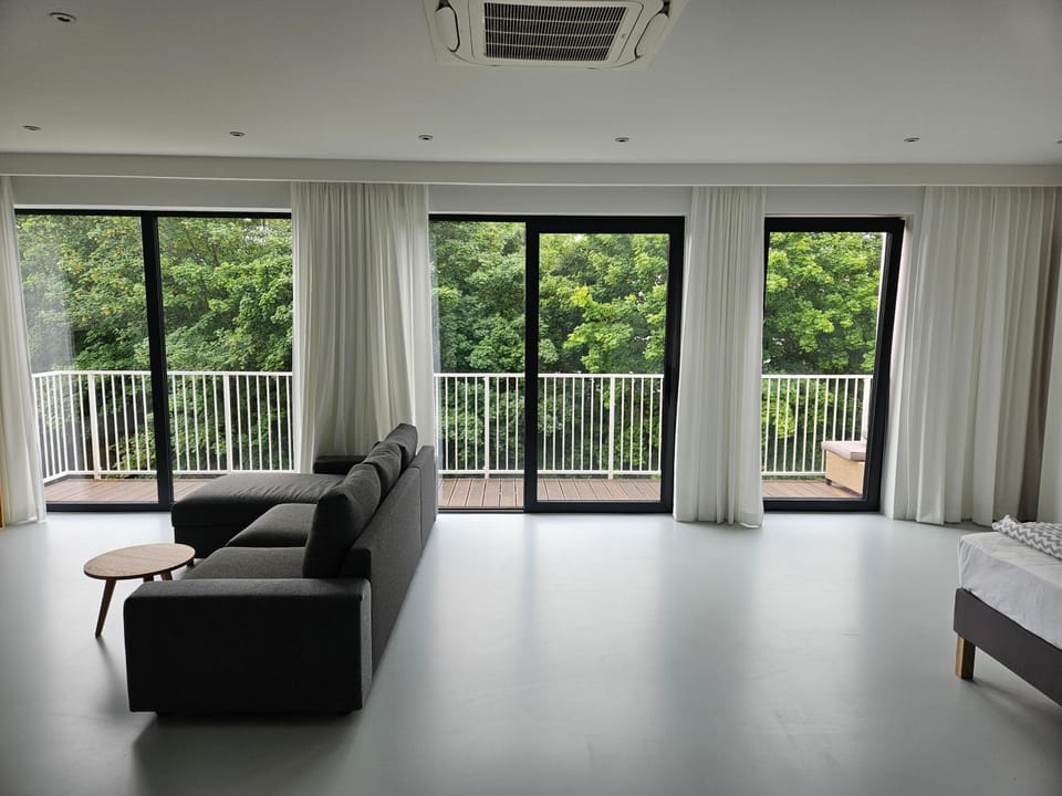 View (from property/room), Balcony/Terrace, Living room, Seating area