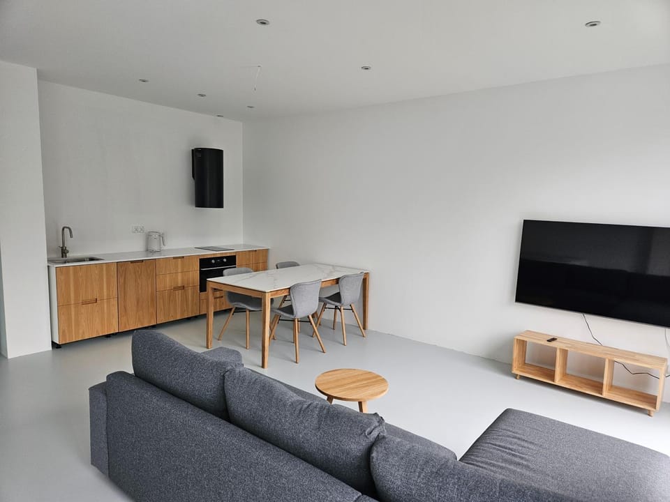 Communal lounge/ TV room, TV and multimedia, Kitchen or kitchenette, Living room, Dining area