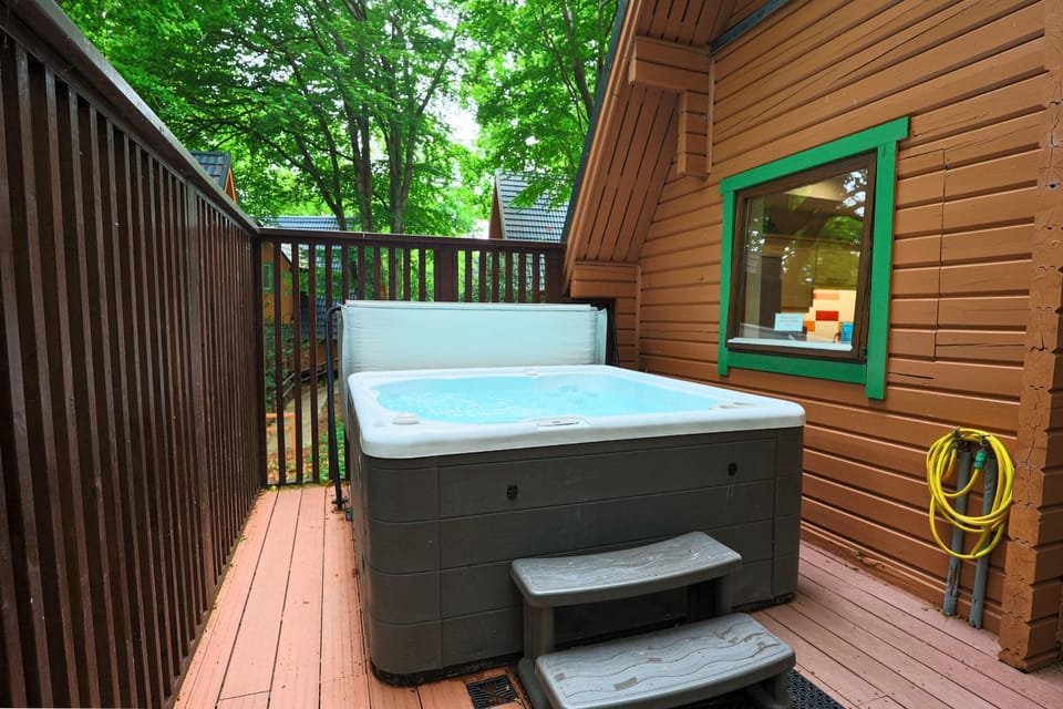 Patio, Day, Natural landscape, Hot Tub, Hot Tub