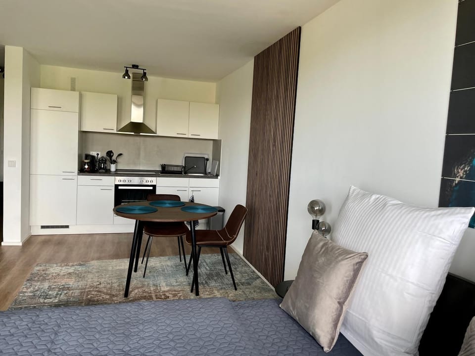 Kitchen or kitchenette, Living room, Seating area, Dining area, pet friendly, stove