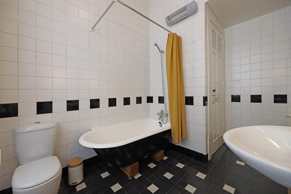 Bathroom, Bath
