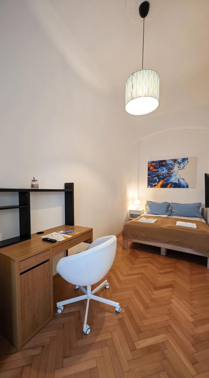 Bed, Photo of the whole room, Bedroom