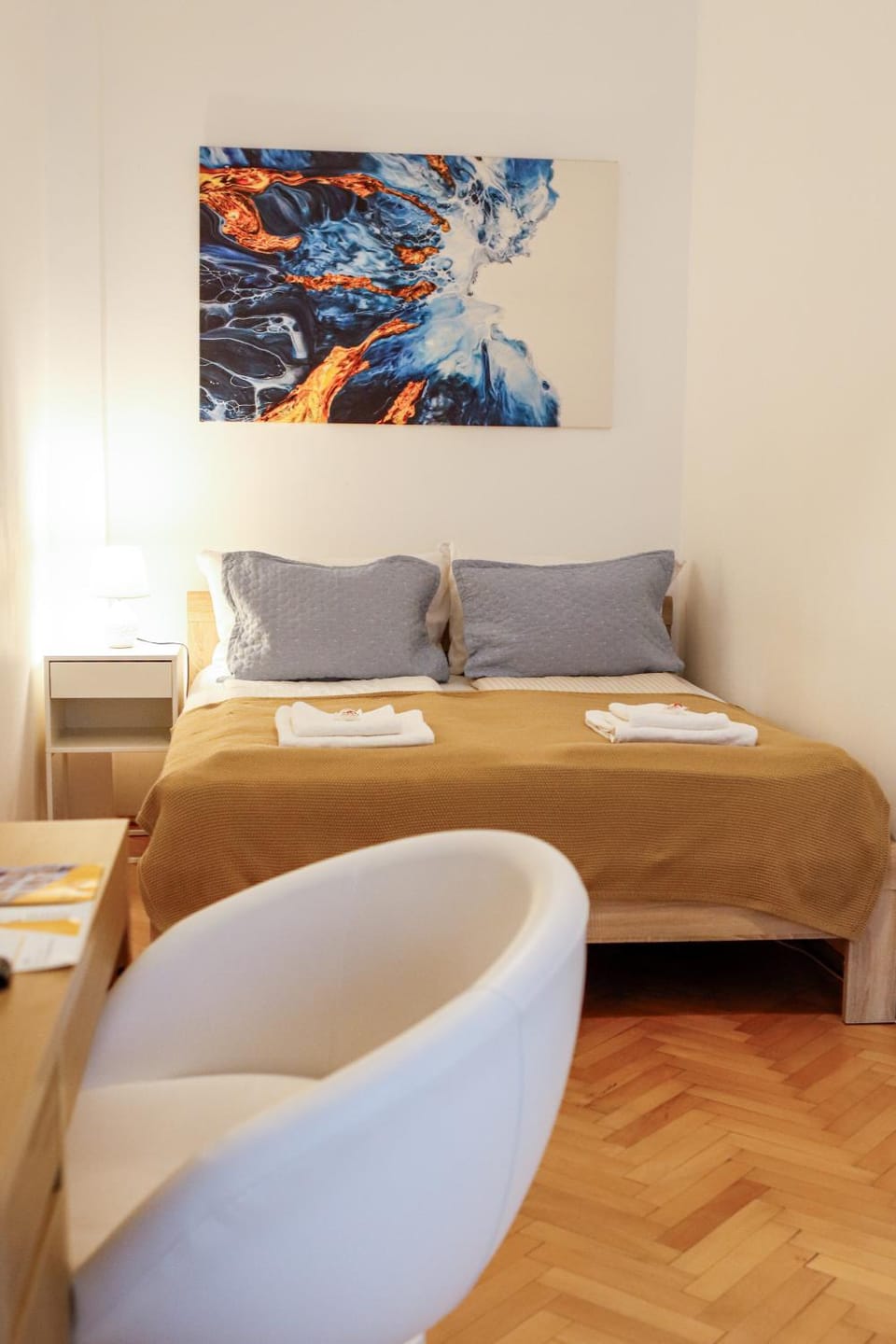 Bed, Photo of the whole room, Bedroom