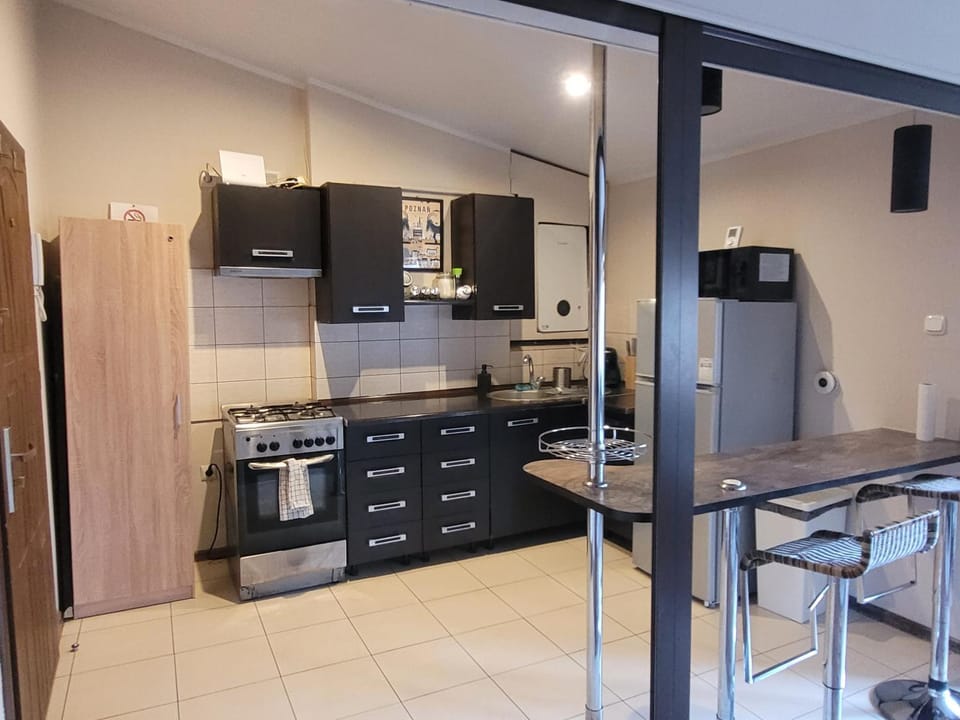 microwave, stove, kitchen