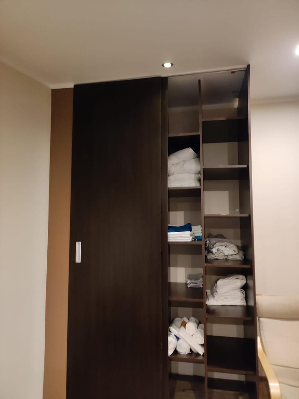 towels, wardrobe
