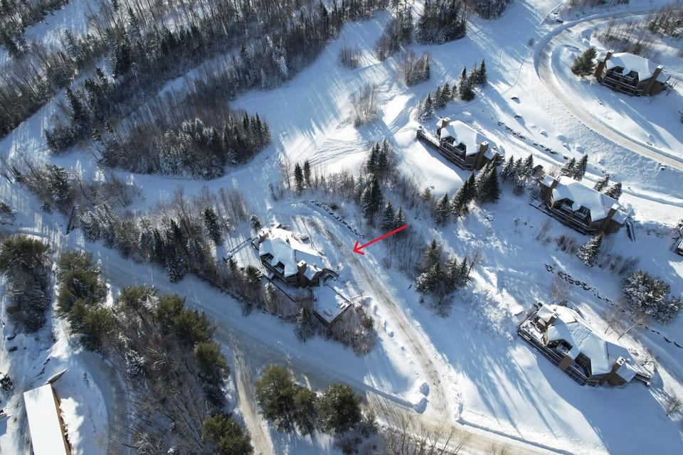 CR1 Top Rated Ski-In Ski-Out Townhome Great views fireplaces fast wifi AC - Short walk to slopes Villa in Carroll