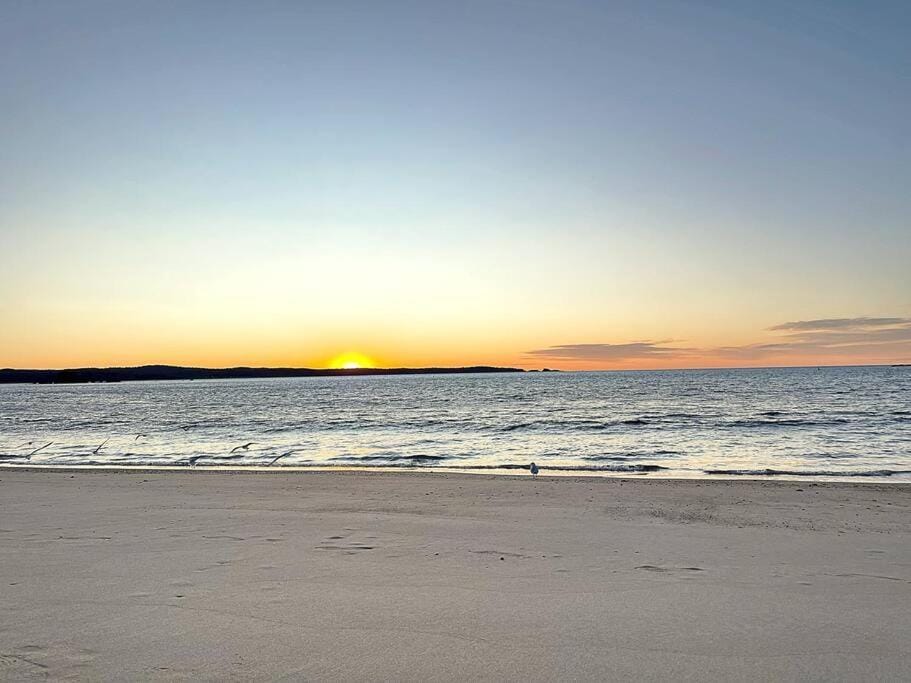 Manhattan - Stylish 1BR Beachfront on Caseys Apartment in Batemans Bay