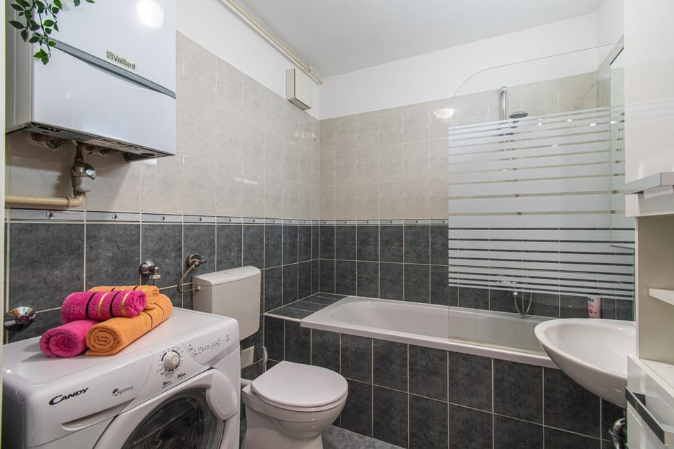 Shower, Toilet, Bathroom, Bath, towels, washing machine, dryer