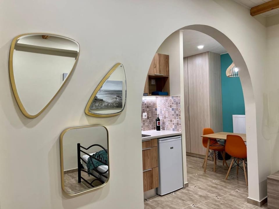 Kitchen or kitchenette, Seating area