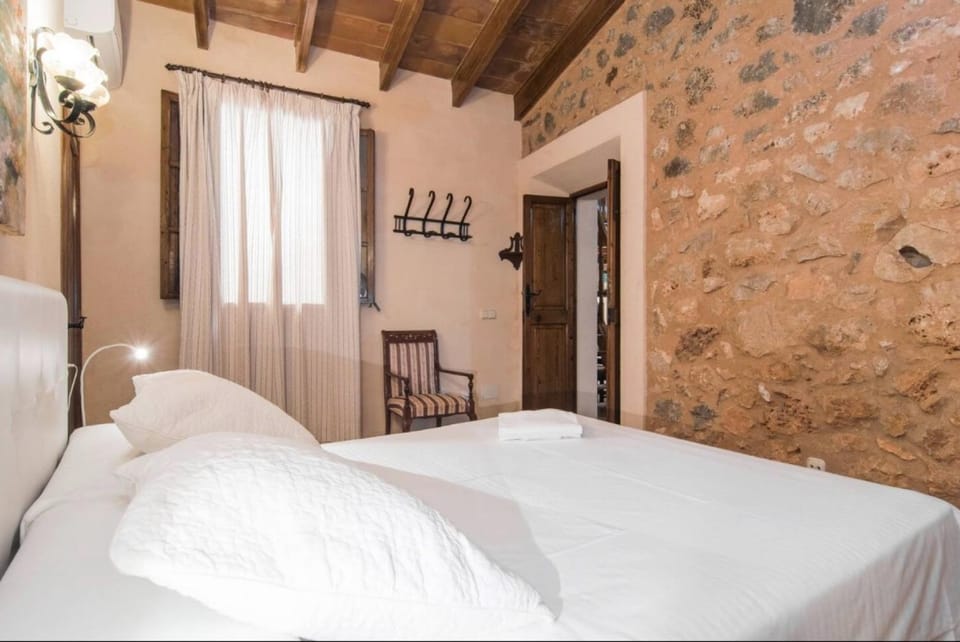 Property building, Living room, Bedroom