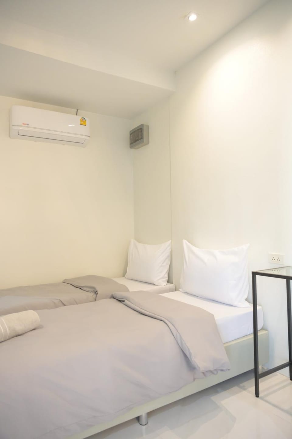 Bed, Photo of the whole room, Bedroom, air conditioner