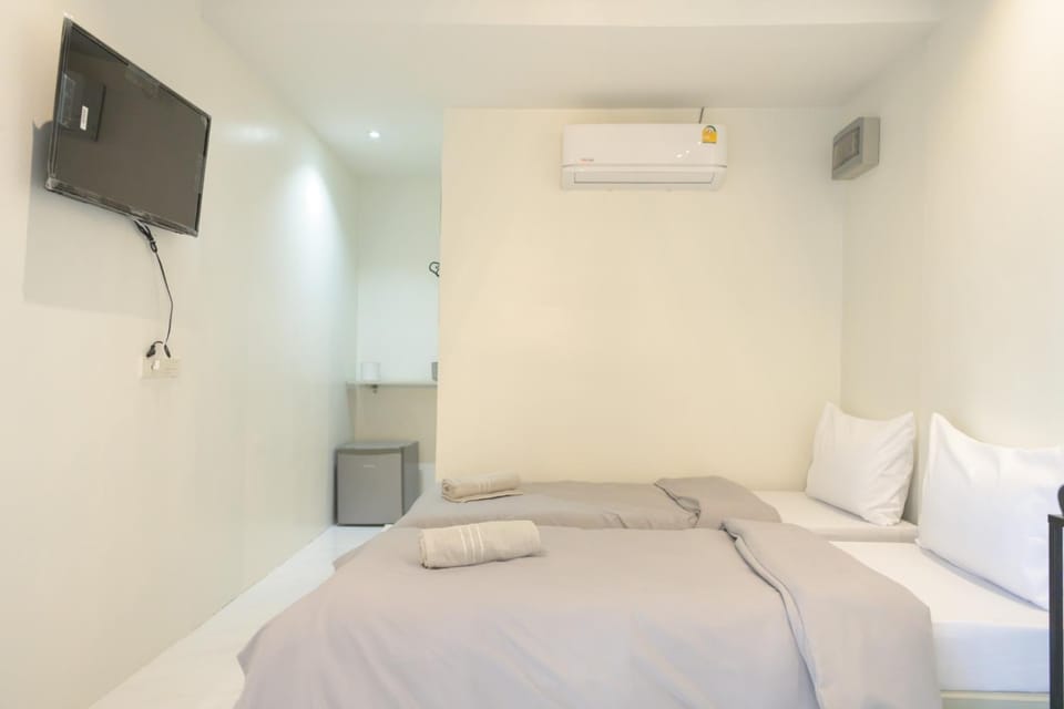 Bed, Photo of the whole room, Bedroom, towels, air conditioner