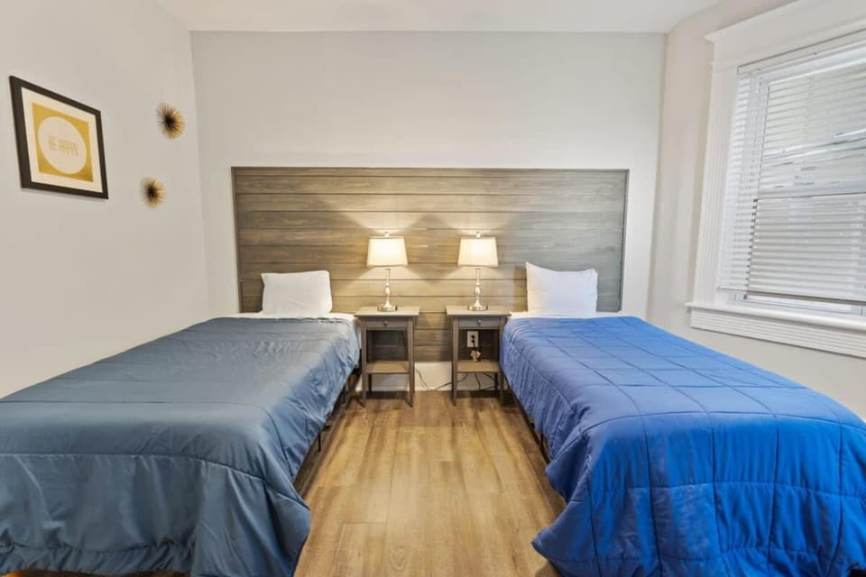 Steps from the Beach Spacious Modern 4BR 2BA Apt Apartment in Ventnor City