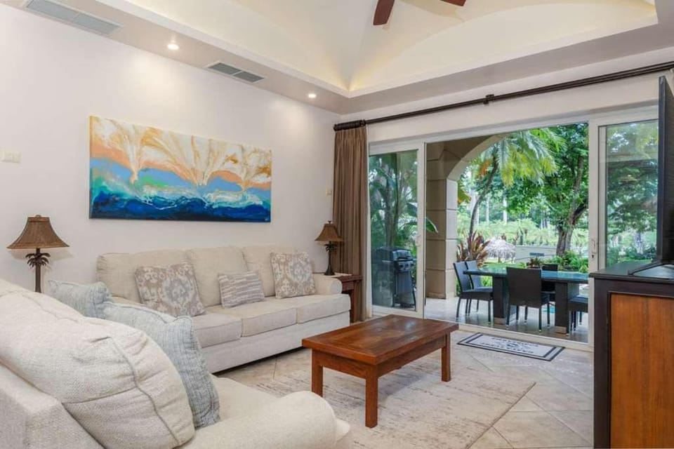 Matapalo 102-Luxury 2 Br Poolside Condo At Tamarindo House in Tamarindo