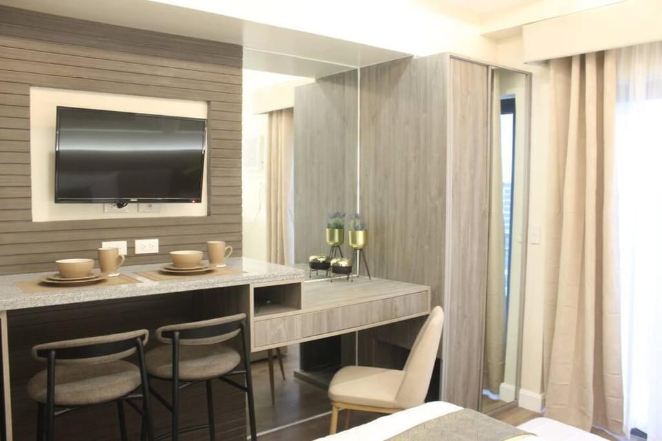 TV and multimedia, Seating area, Dining area