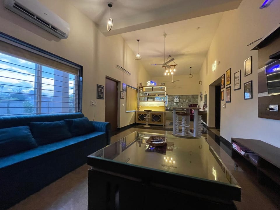 TV and multimedia, Living room, Seating area, fireplace, air conditioner
