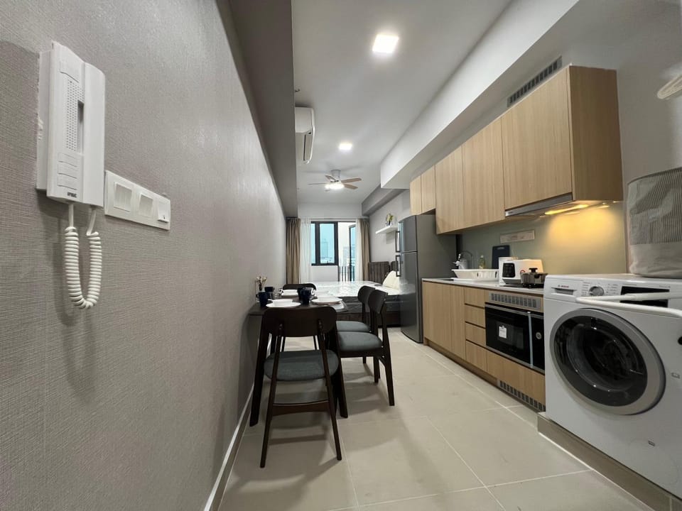 Kitchen or kitchenette, washing machine, dryer