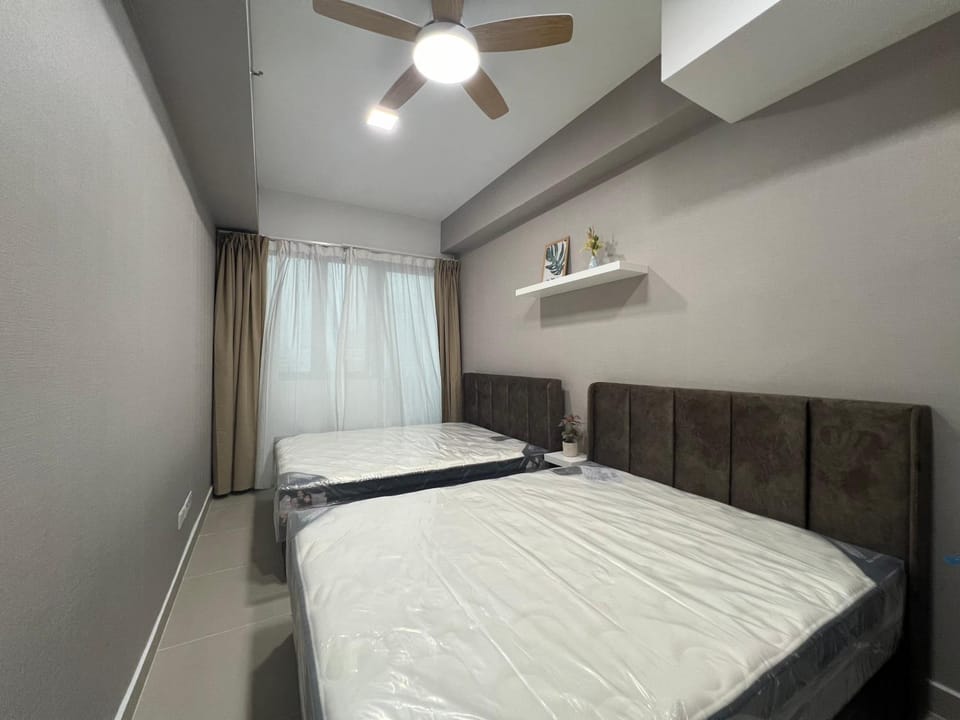 Bedroom, fireplace
