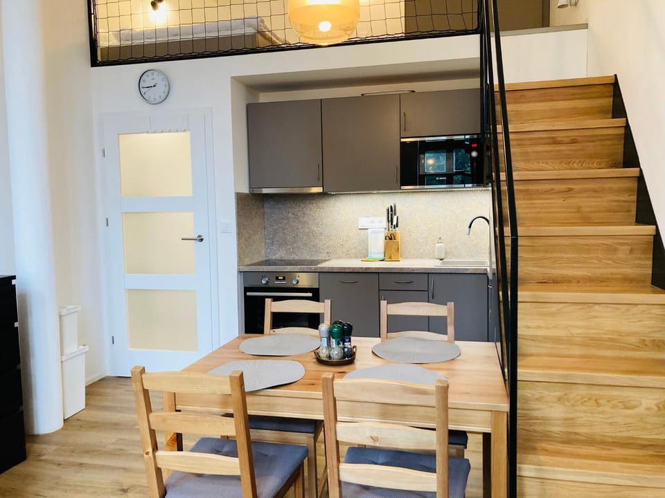 Kitchen or kitchenette, Dining area, stove