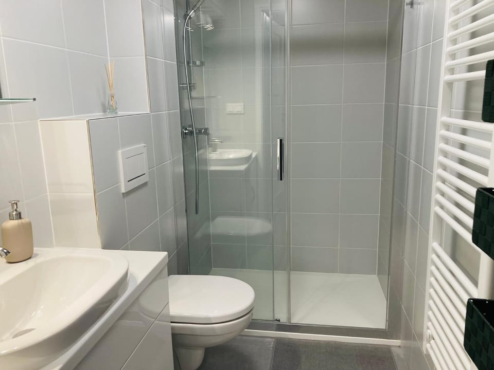 Shower, Toilet, Bathroom