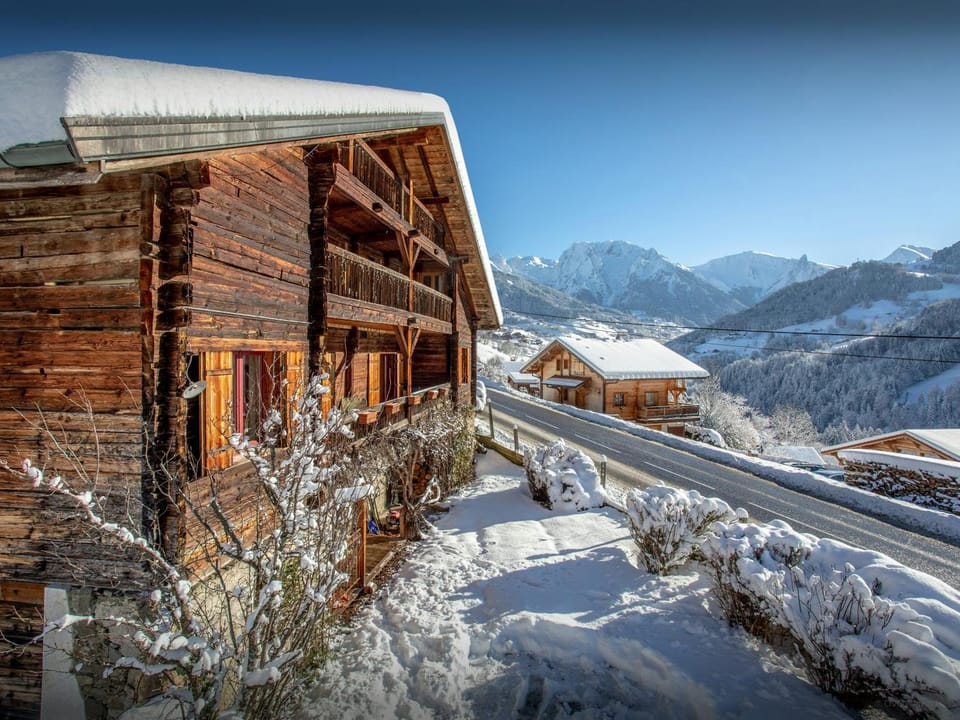 Property building, Day, Natural landscape, Winter, Mountain view