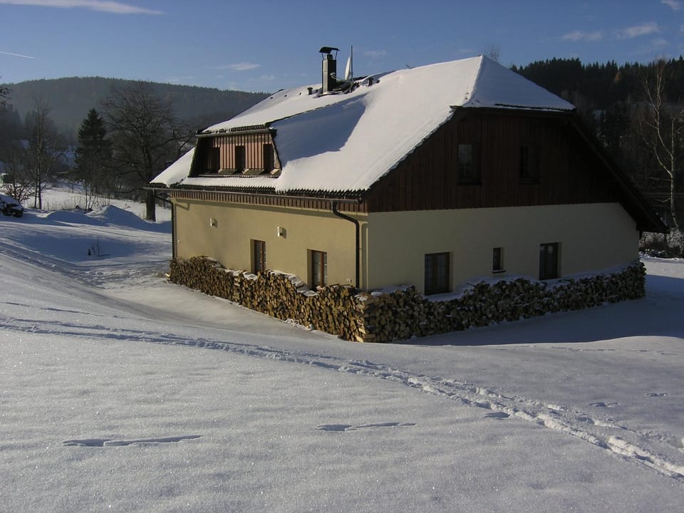 Property building, Day, Natural landscape, Winter, Mountain view