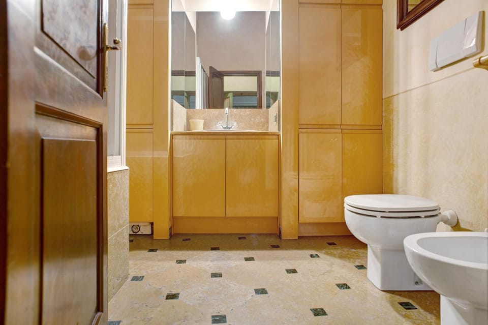 Bathroom, Living room