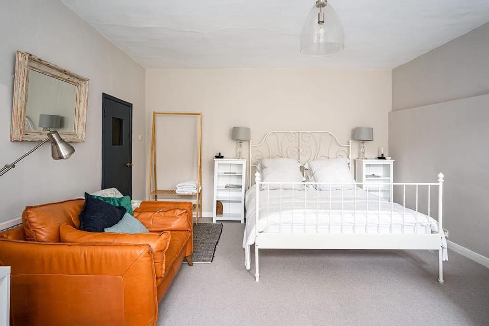 Stunning Basement Flat in Central Location Apartment in Bath